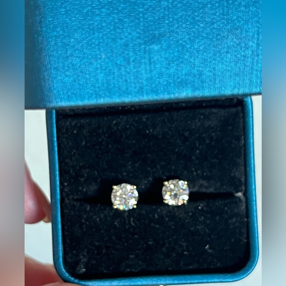 Moissanite yellow over 925 SS stud earrings - Picture 4 of 6